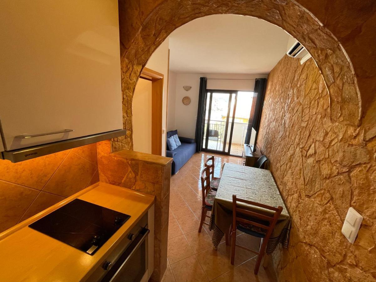Apartment Jakasa Trogir Exteriör bild