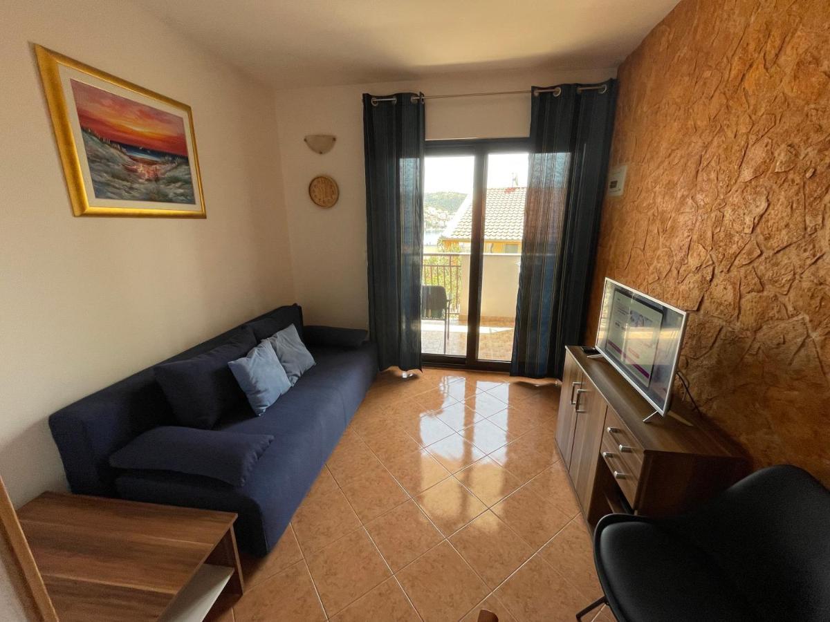 Apartment Jakasa Trogir Exteriör bild