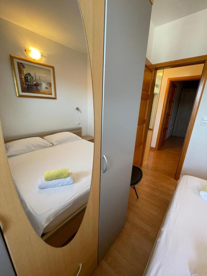 Apartment Jakasa Trogir Exteriör bild