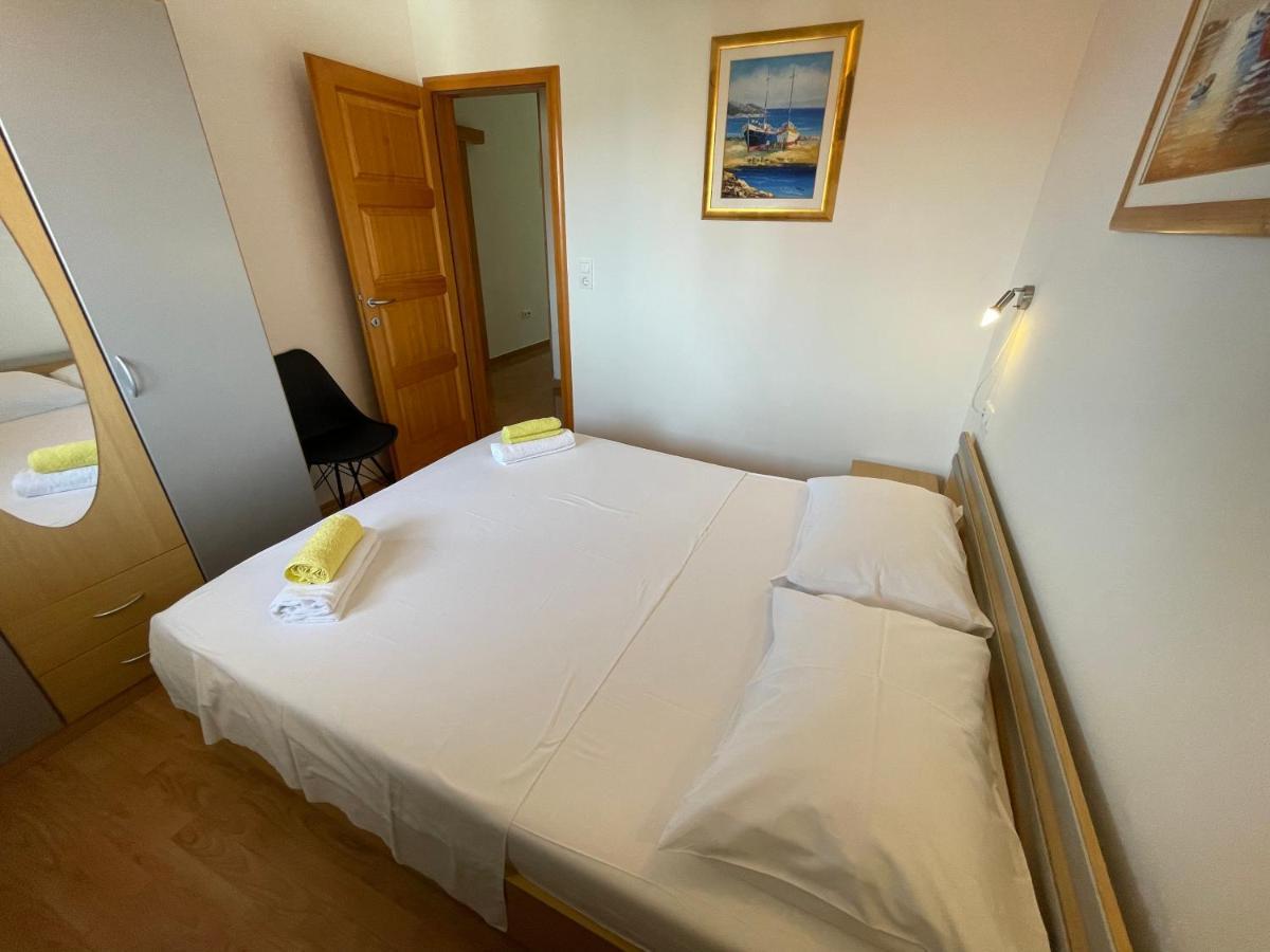 Apartment Jakasa Trogir Exteriör bild