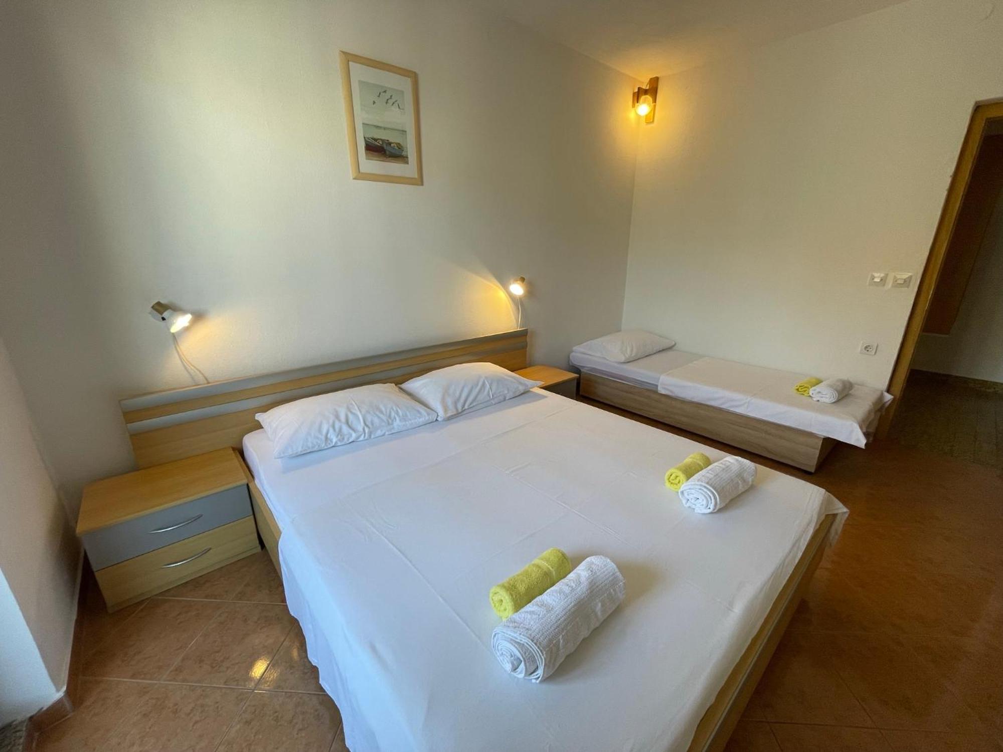 Apartment Jakasa Trogir Exteriör bild